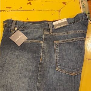 Eddie Bauer black fleece lined blue men’s jeans.